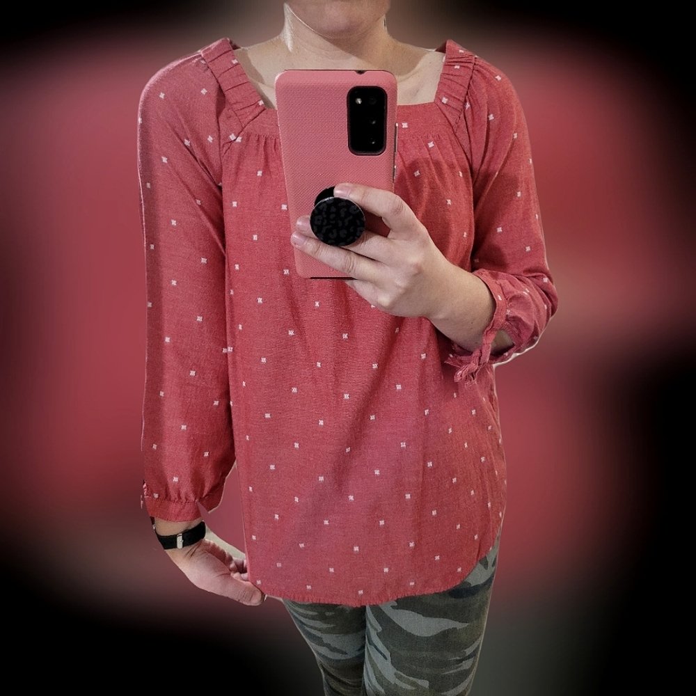 Size: Medium, Old Navy, dusty red, quarter length sleeve